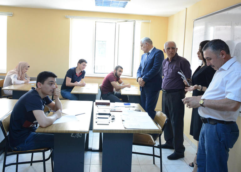 Aİİ-də yaz semestri imtahan sessiyasının gedişatı izlənilib