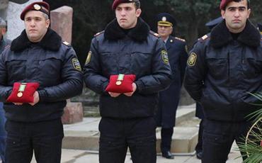Hüzura keşik çəkənlər