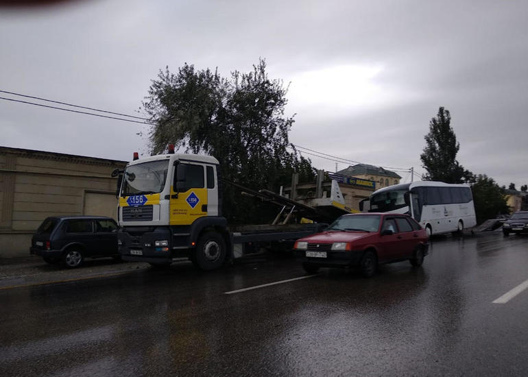 Avtobusların toqquşması Bakıda tıxac yaratdı