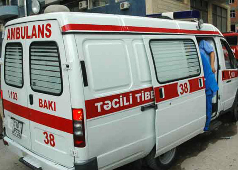 Mərdəkan körpüsündən avtomobil aşıb - 3 nəfər xəsarət alıb