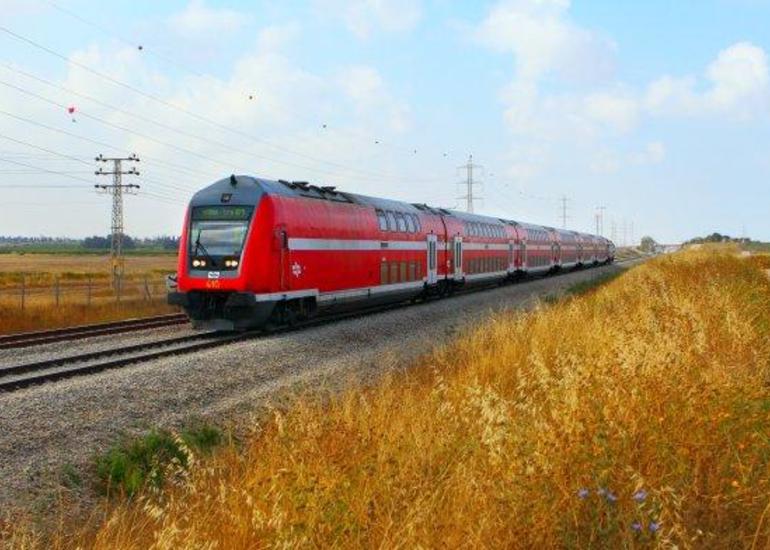 60 yaşdan yuxarı sakinlər üçün qatar biletlərində endirim tətbiq olundu
