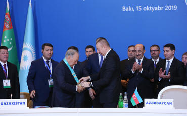 Prezident İlham Əliyev Nursultan Nazarbayevə “Türk dünyasının Ali Ordeni”ni təqdim edib