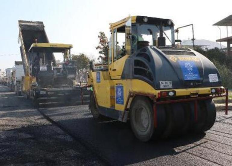 Lənkəranda asfaltlama işləri zamanı maşın yanıb