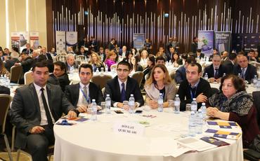 Mərkəz rəsmisi: Dövlət proqramının icrası nəticəsində nağdsız dövriyyənin xüsusi çəkisi artıb