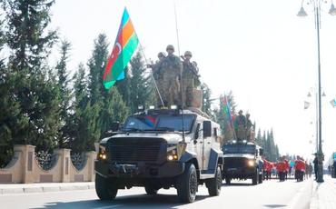 Dövlət Bayrağı Günü münasibətilə yürüş keçirilib
