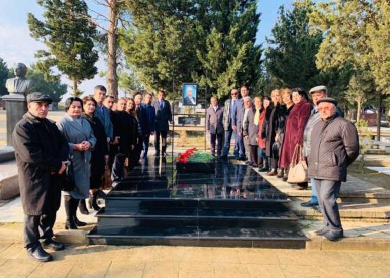 Şirməmməd Hüseynovun məzarı ziyarət edildi