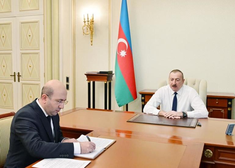 Prezident İlham Əliyev Anar Quliyevi Dövlət Şəhərsalma və Arxitektura Komitəsinin sədri vəzifəsinə təyin olunması ilə əlaqədar qəbul edib