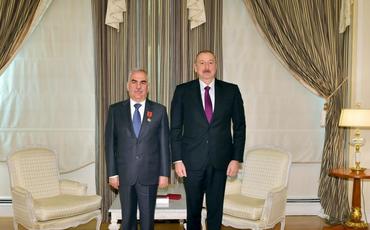 Prezident İlham Əliyev Vasif Talıbova “Şərəf” ordenini təqdim edib