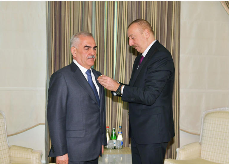 Prezident İlham Əliyev Vasif Talıbova “Şərəf” ordenini təqdim edib