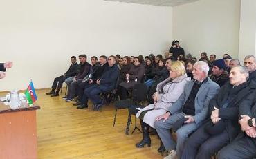 Azər Kərimli seçiciləri ilə bir arada