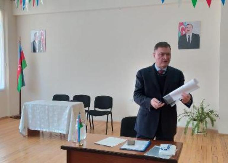 Azər Kərimli seçiciləri ilə bir arada