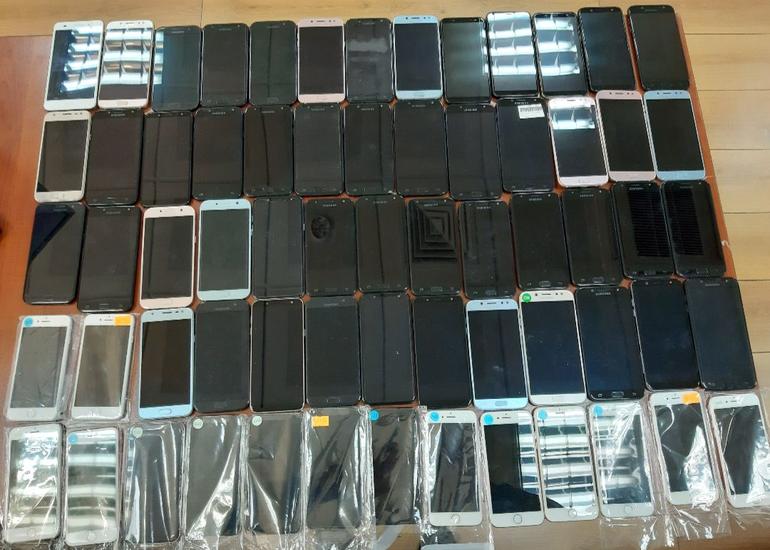 Bakı aeroportunda Koreya vətəndaşından külli miqdarda telefon götürülüb
