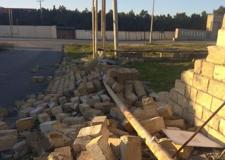 Güclü külək Bakıda qaz xəttini zədələyib
