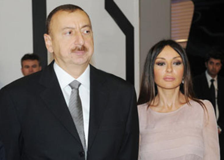 Prezident İlham Əliyev və birinci xanım Mehriban Əliyeva Xocalı soyqırımı qurbanlarının xatirəsini anım mərasimində iştirak ediblər