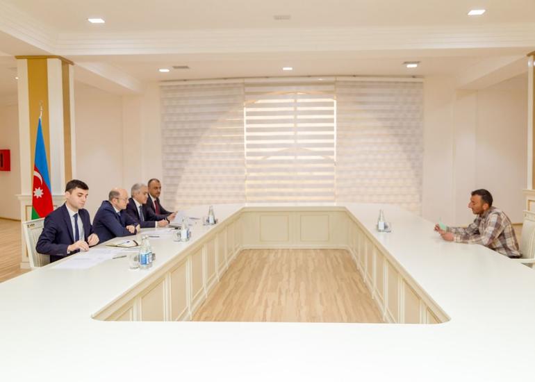 Energetika naziri Salyanda vətəndaşları qəbul edib