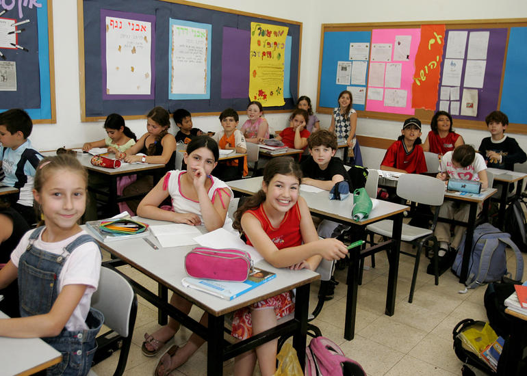 İsraildə mindən çox məktəbli karantinə yerləşdirildi