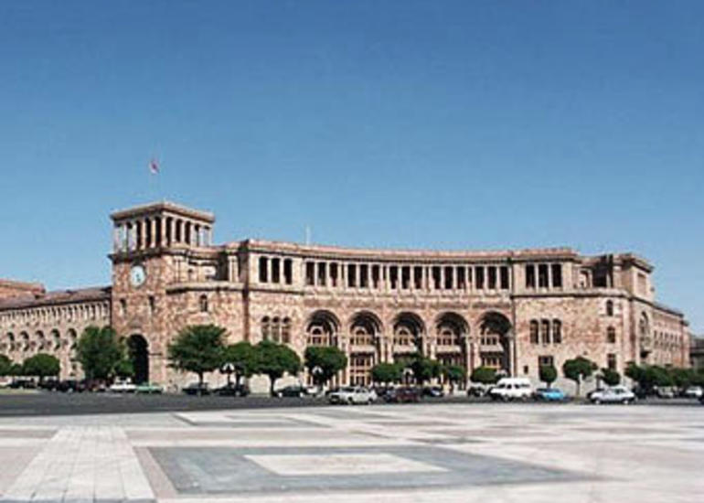 Ermənistanda 1 aylıq fövqəladə vəziyyət elan olundu