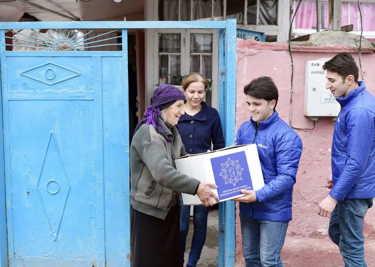 Heydər Əliyev Fondu ünvanlı sosial yardım alan ailələrə Novruz sovqatları paylayıb