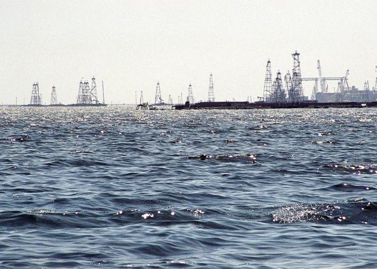 SOCAR: Xəzər dənizindəki "Günəşli" yatağında qəza zamanı itkin düşmüş neftçilərdən ikisinin meyiti tapılıb