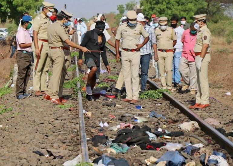 Hindistanda 14 nəfər qatarın altında qalaraq ölüb