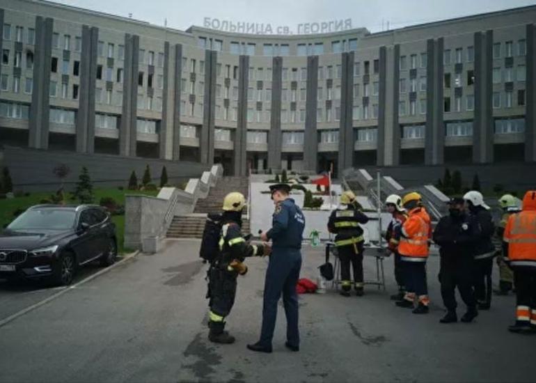 Sankt-Peterburqda koronaviruslu xəstələrin yatdığı xəstəxanada yanğın olub, 5 nəfər ölüb
