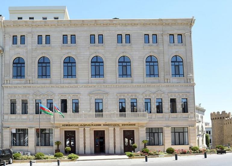 Konstitusiya Məhkəməsi ölən şəxsin bütün ailə üzvlərinin kompensasiya almaq hüququnun olub-olmamasına aydınlıq gətirib