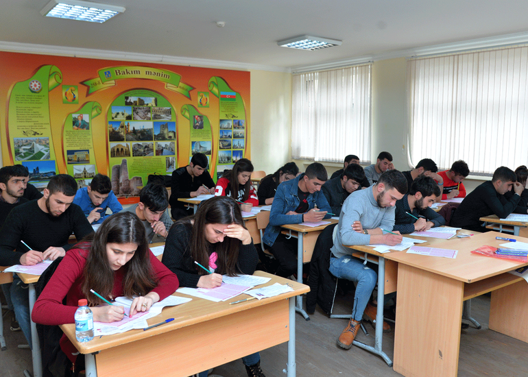 Bu gün növbəti buraxılış imtahanları keçirilir