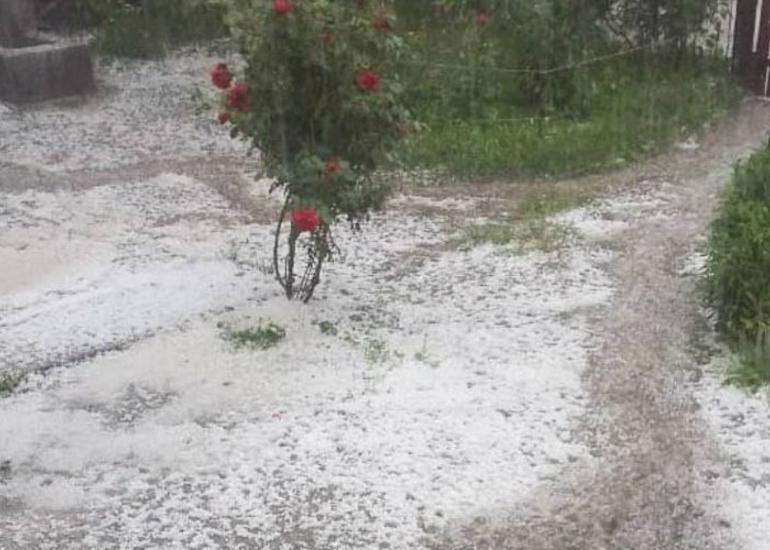 Qəbələ və Oğuza dolu yağır - Faktiki hava