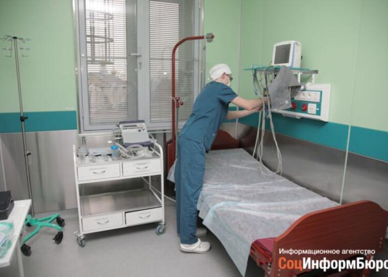 Rusiyada müalicədən imtina edən koronavirusa yoluxmuş tibb bacısı evində ölüb