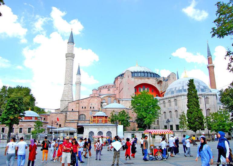 İstanbulun turizm obyektlərində koronavirusla əlaqədar reydlər keçirilir