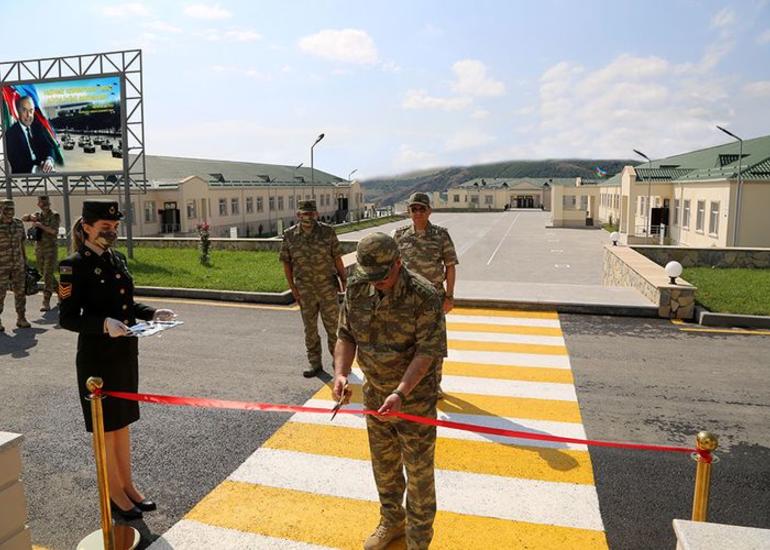 Müdafiə naziri cəbhəboyu zonada hərbi hissənin açılışında iştirak edib