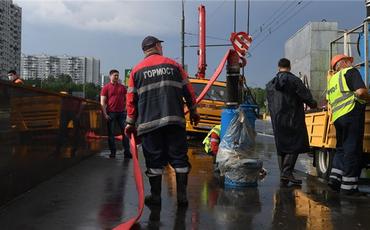 Moskva küçələri su altında
