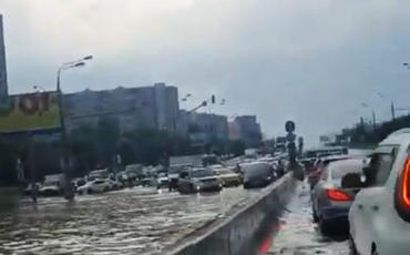 Moskva küçələri su altında