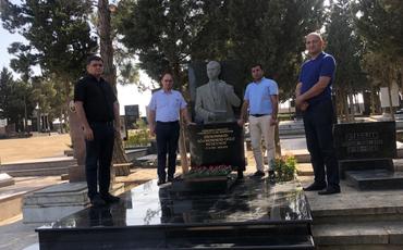 Jurnalistlər Şirməmməd Hüseynovun məzarını ziyarət etdilər