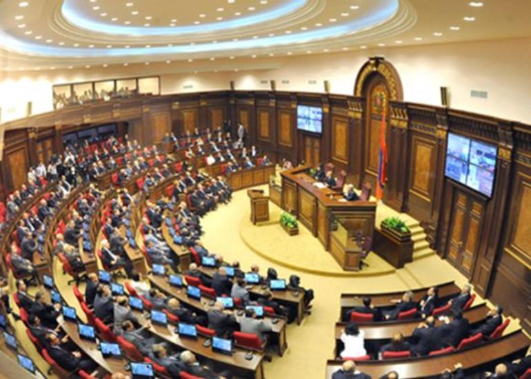 Ermənistanda konstitusiya dəyişiklikləri ciddi narazılığa səbəb olub