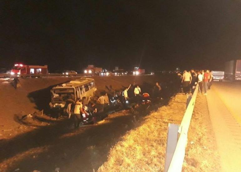 İranda avtobus dərəyə aşıb, bir nəfər ölüb, 32 nəfər yaralanıb