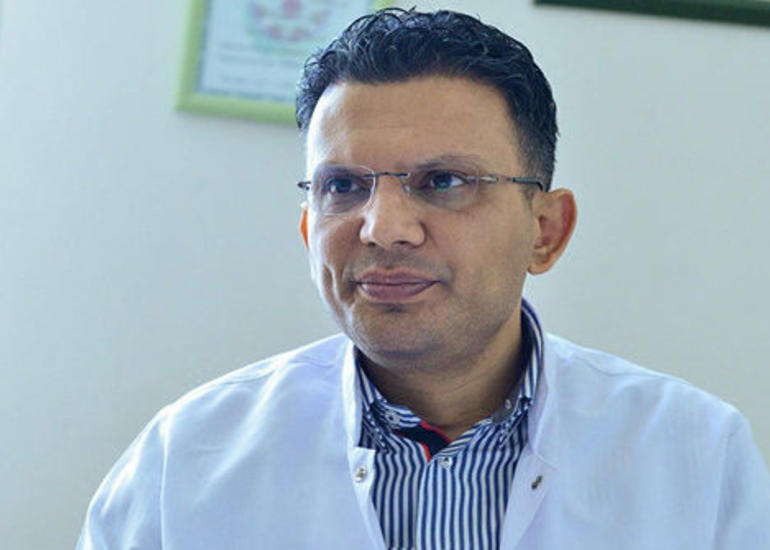 Məşhur cərrah Mərkəzi Gömrük Hospitalındakı işindən ayrıldı