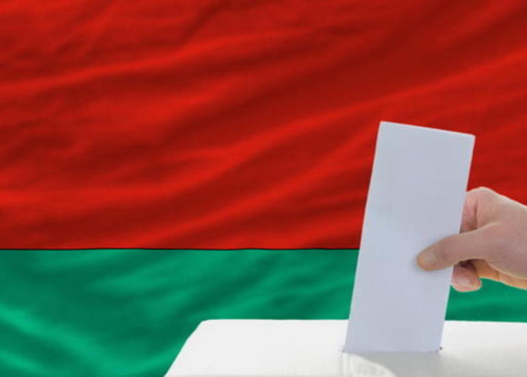 Belarusda prezident seçkilərində seçki məntəqələri açılıb