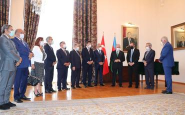 Ceyhun Bayramov bir qrup türkiyəli siyasətçiyə Azərbaycanın orden və medalını təqdim edib