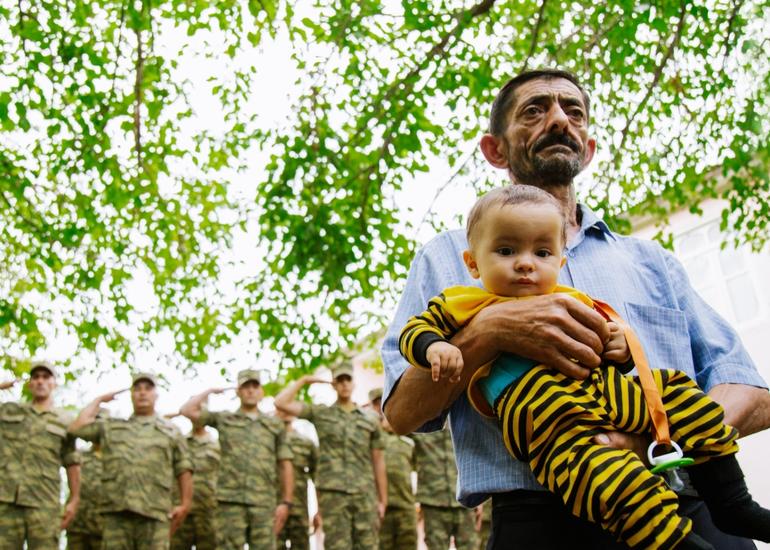Şəhid övladları "Əsgərə salam" layihəsində