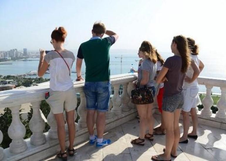 Pandemiya səbəbindən Azərbaycana gələn turistlərin sayı 2.9 dəfə azalıb
