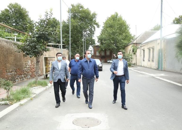 Gəncənin icra başçısı şəhərdə aparılan abadlıq işləri ilə tanış olub