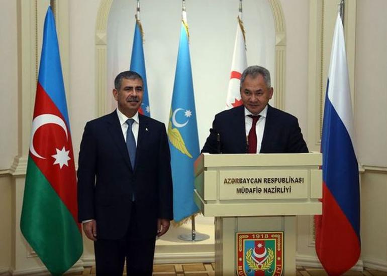 Azərbaycanın Müdafiə naziri rusiyalı həmkarı ilə görüşüb