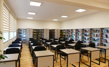 Bakının Qala qəsəbəsində 216 nömrəli tam orta məktəb üçün yeni bina inşa edilib
Prezident İlham Əliyev və birinci xanım Mehriban Əliyeva məktəb binasının açılışında iştirak ediblər