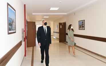 Bakının Qala qəsəbəsində 216 nömrəli tam orta məktəb üçün yeni bina inşa edilib
Prezident İlham Əliyev və birinci xanım Mehriban Əliyeva məktəb binasının açılışında iştirak ediblər