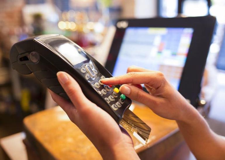Azərbaycanda bankomat və POS-terminalların sayı azalıb