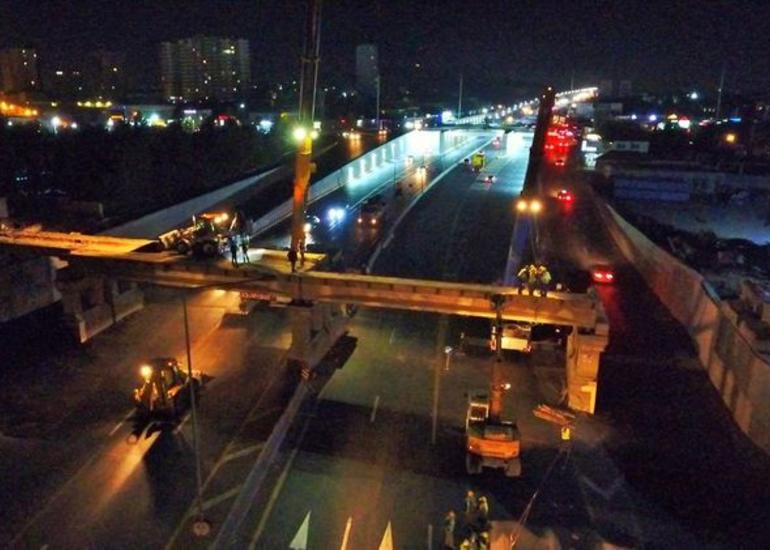 Bakı-Sumqayıt yolunda körpünün aşırım tirləri sökülüb
