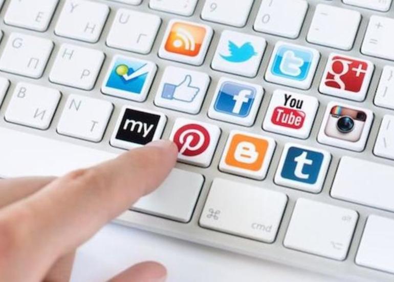 Azərbaycanda "Facebook" istifadəçilərinin fəallığı avqustda azalıb