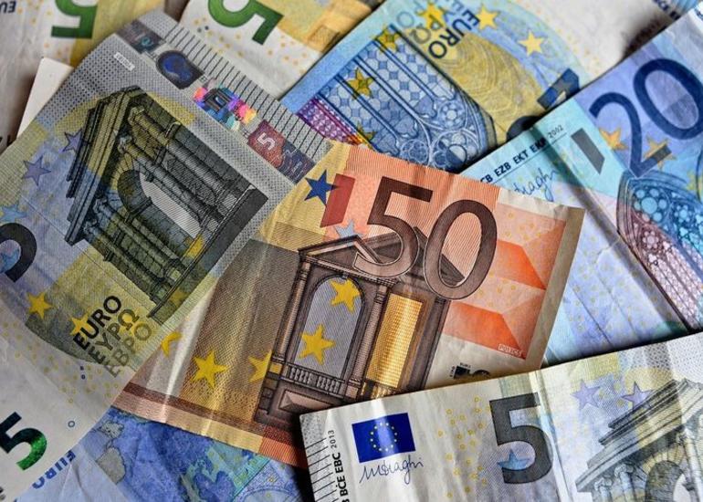 Avrozonada pərakəndə satışlar iyulda gözlənilmədən 1,3% azalıb