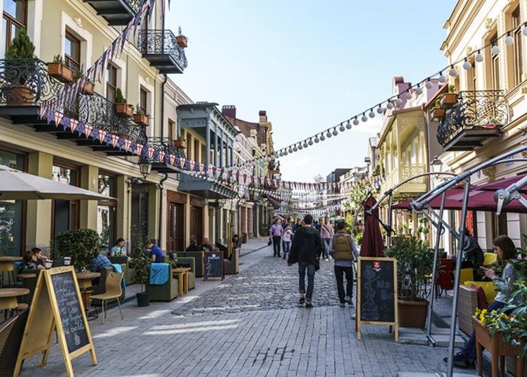 Gürcü proqramçının ailəsi onun ölümünü üç məmurun Azərbaycana qarşı silah tədarükü faktının üzə çıxması ilə əlaqələndirir